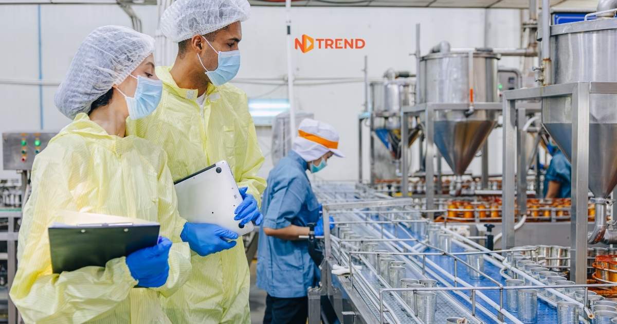 Dây chuyền sản xuất tại khu công nghiệp áp dụng tự động hóa công nghiệp